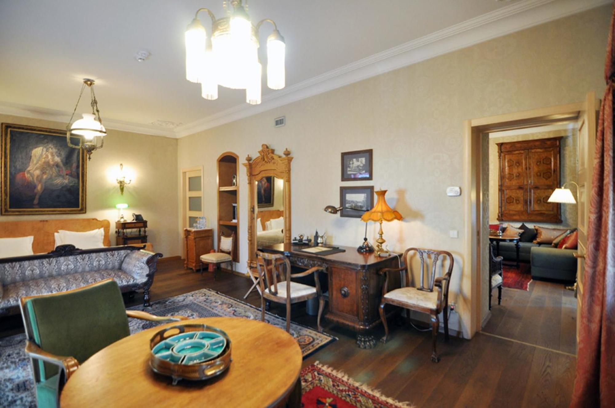 Vinotel Boutique Hotel Тбилиси Стая снимка