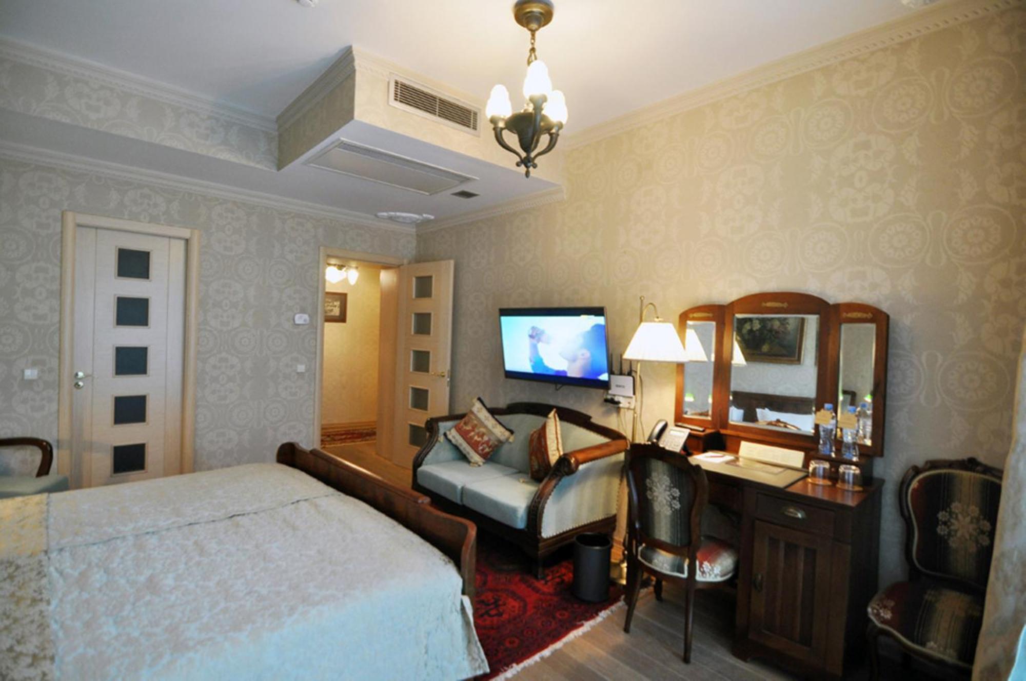 Vinotel Boutique Hotel Тбилиси Стая снимка