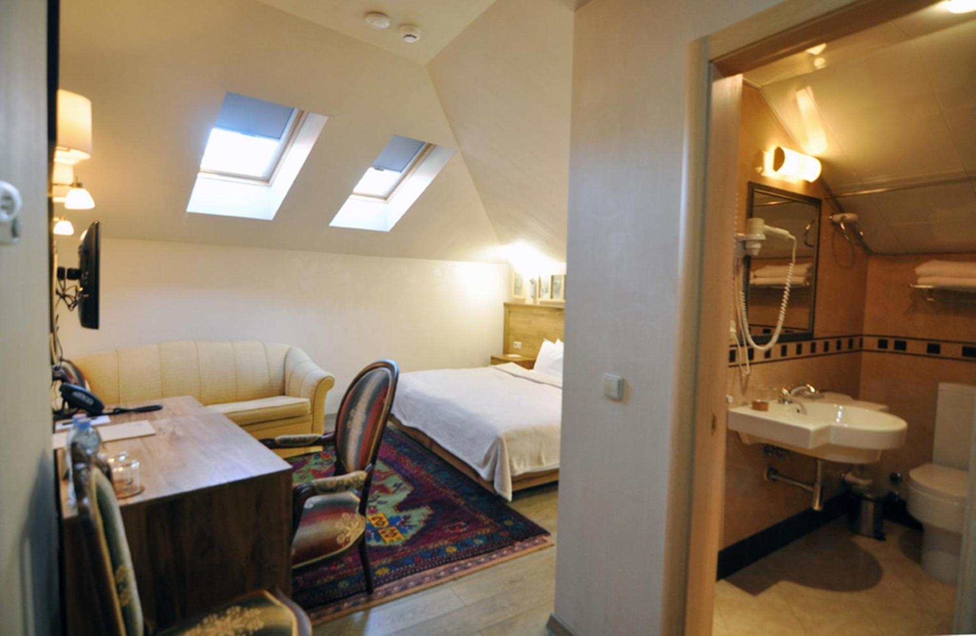 Vinotel Boutique Hotel Тбилиси Стая снимка