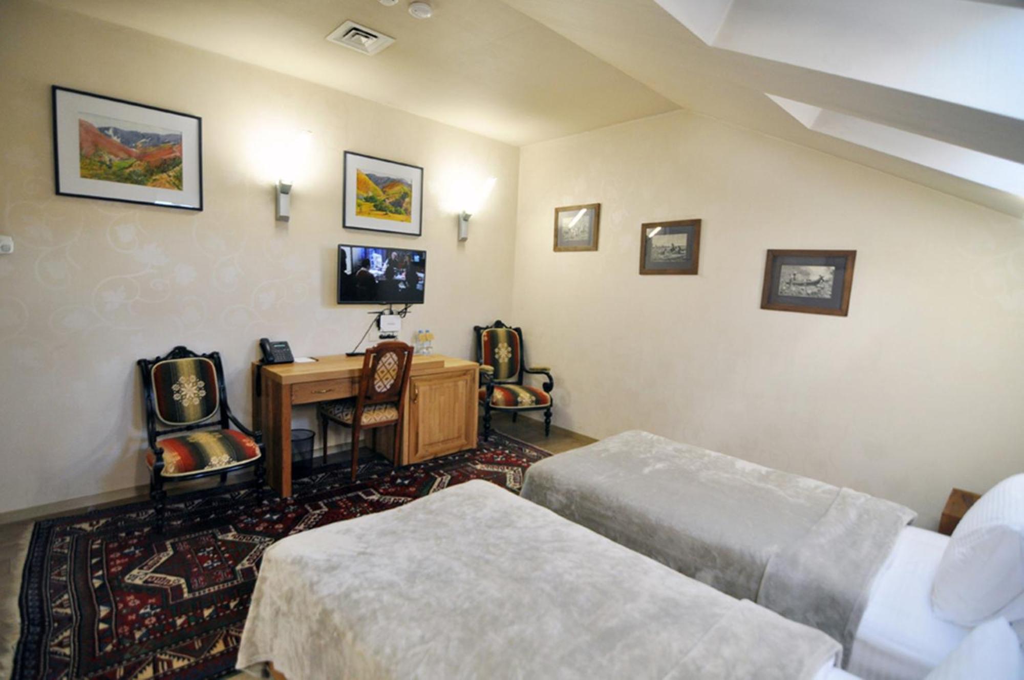 Vinotel Boutique Hotel Тбилиси Стая снимка