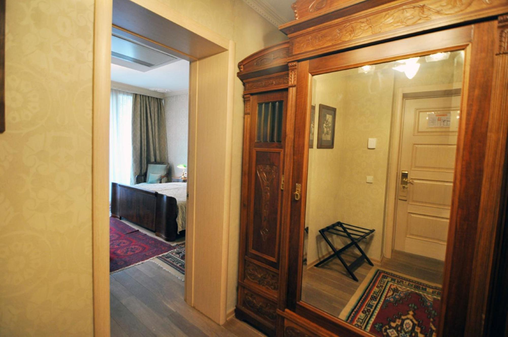 Vinotel Boutique Hotel Тбилиси Стая снимка