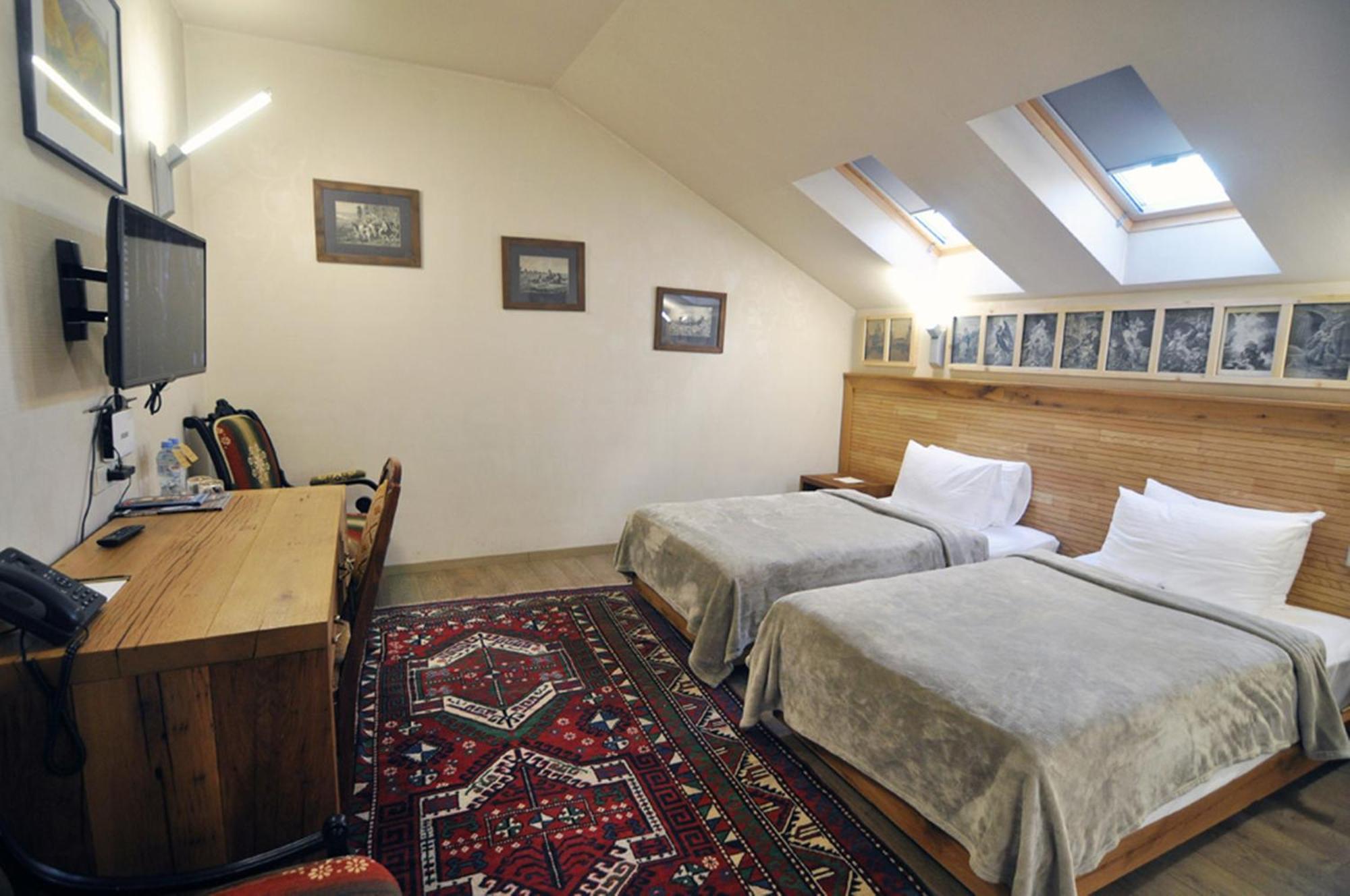 Vinotel Boutique Hotel Тбилиси Стая снимка