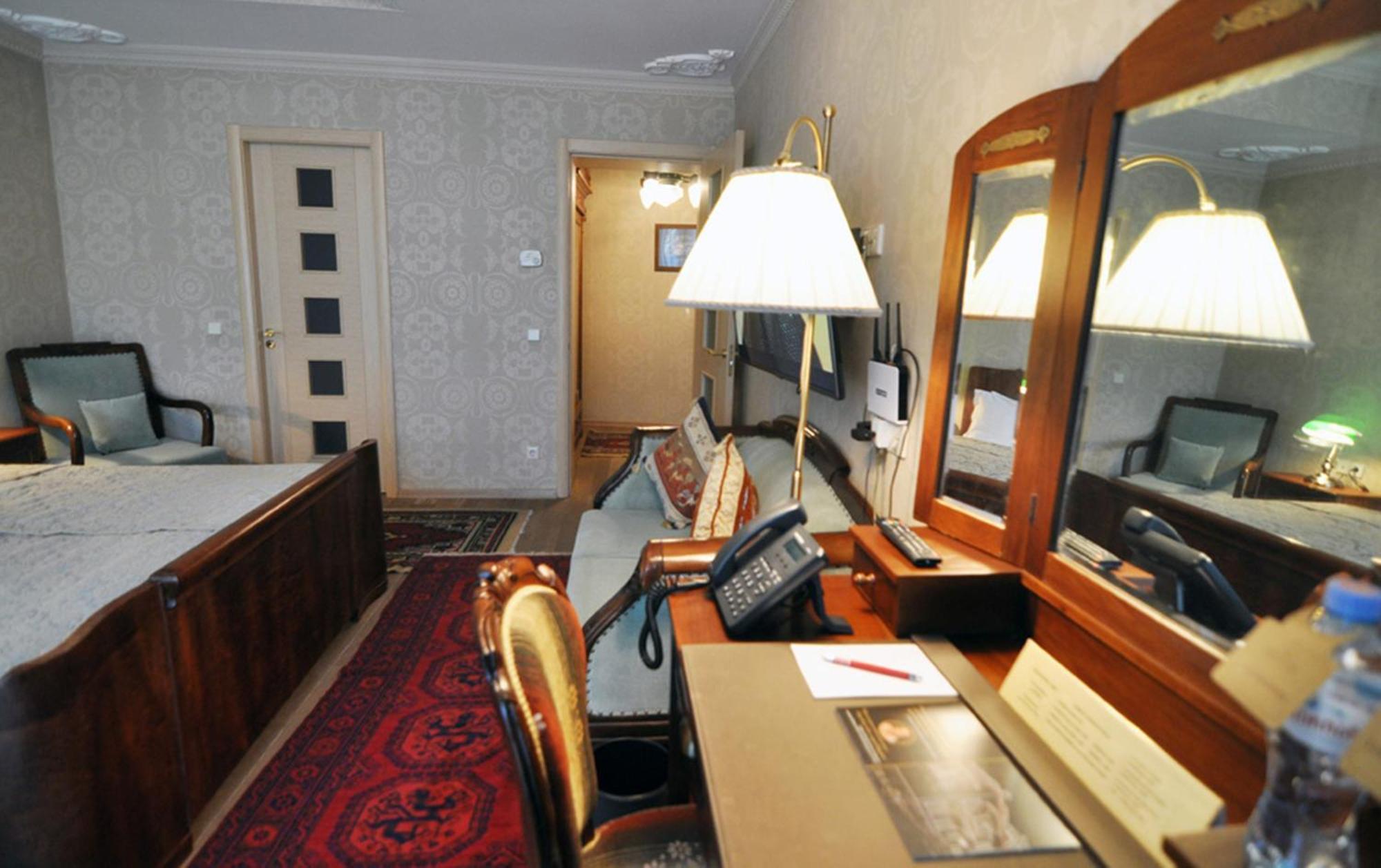 Vinotel Boutique Hotel Тбилиси Стая снимка