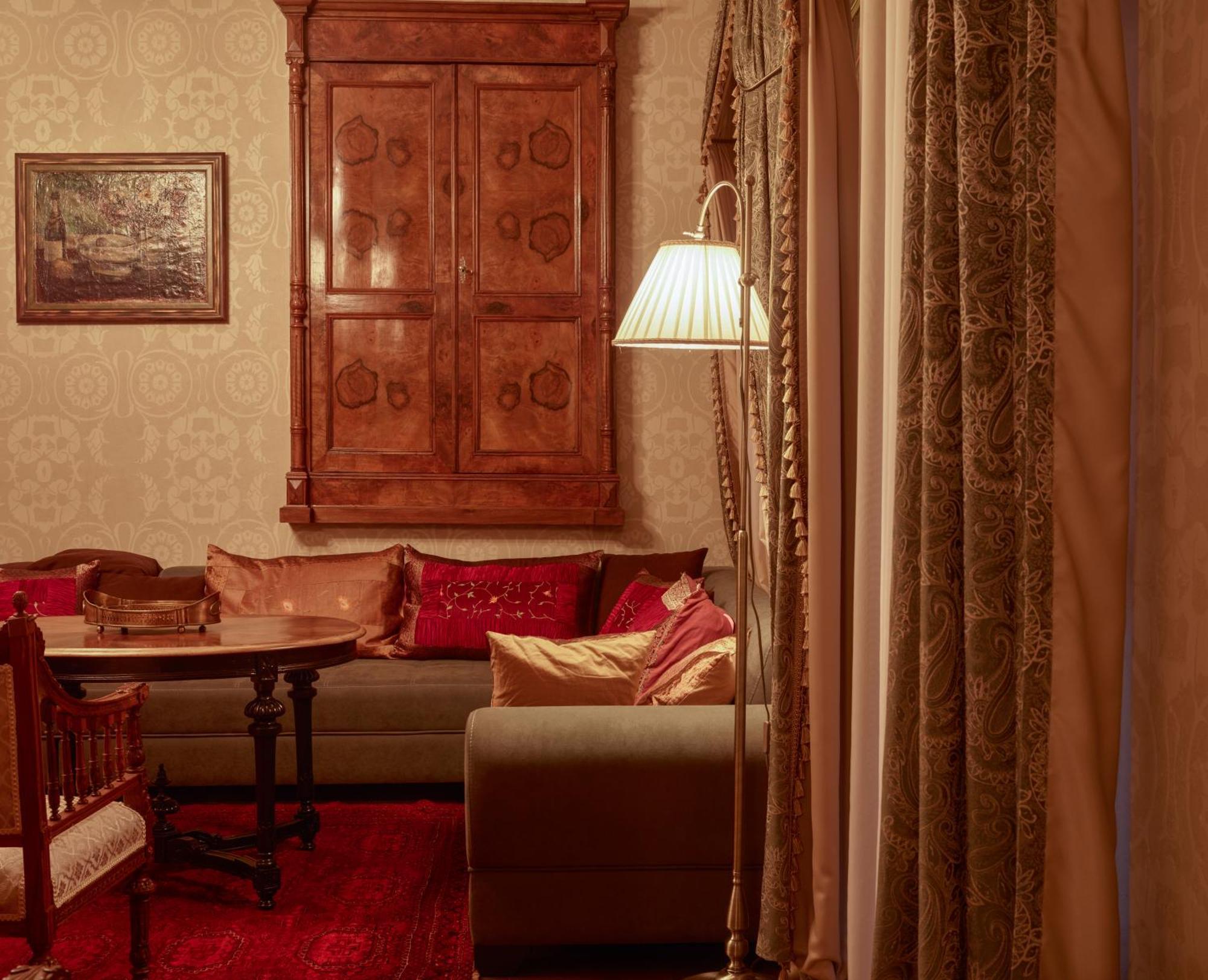 Vinotel Boutique Hotel Тбилиси Стая снимка