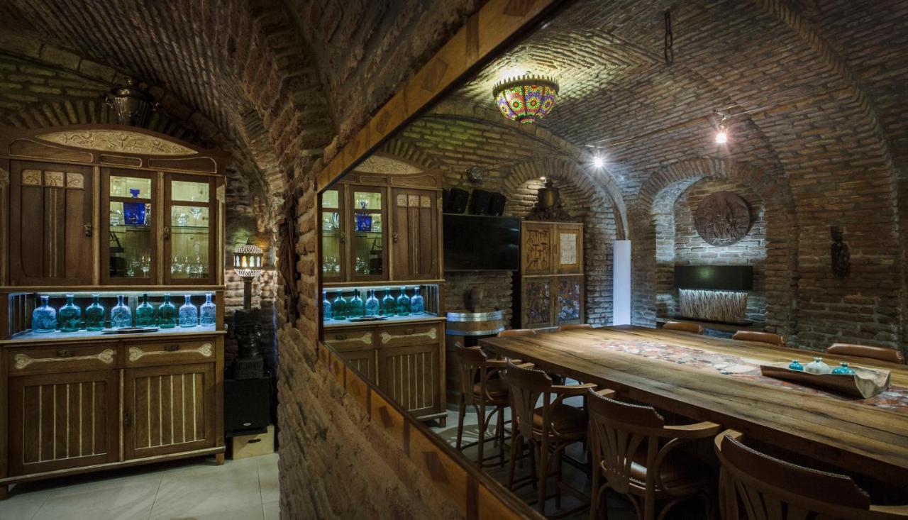 Vinotel Boutique Hotel Тбилиси Екстериор снимка